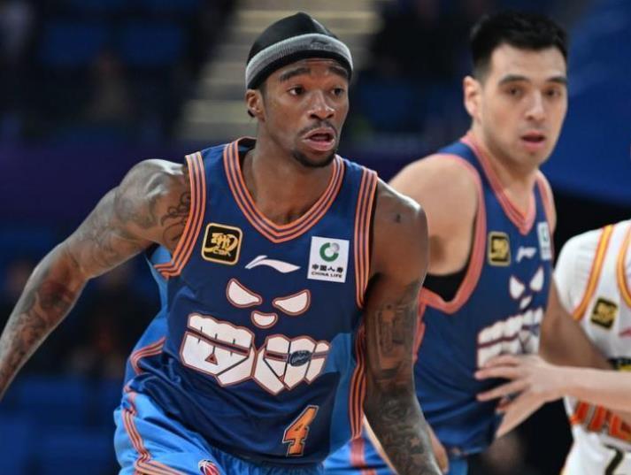 广东队无缘CBA得分王，周鹏带赵睿、沈梓捷驰援杜锋